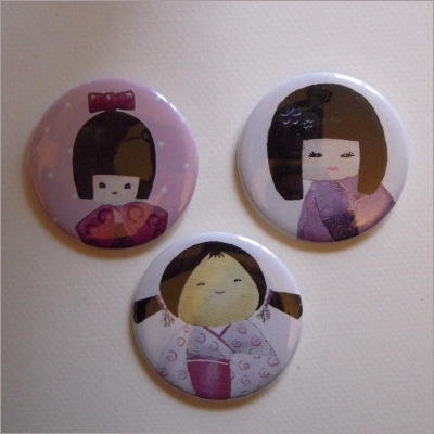 Badges 3 kokeshi filles 1