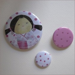 Badges assortis  kokeshi fille 10