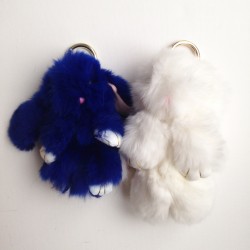Duo de porte-clés lapins blanc et bleu foncé